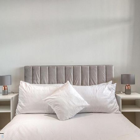 Apartamento Cosy 1-Bed By Heathrow Airport Londres Exterior foto